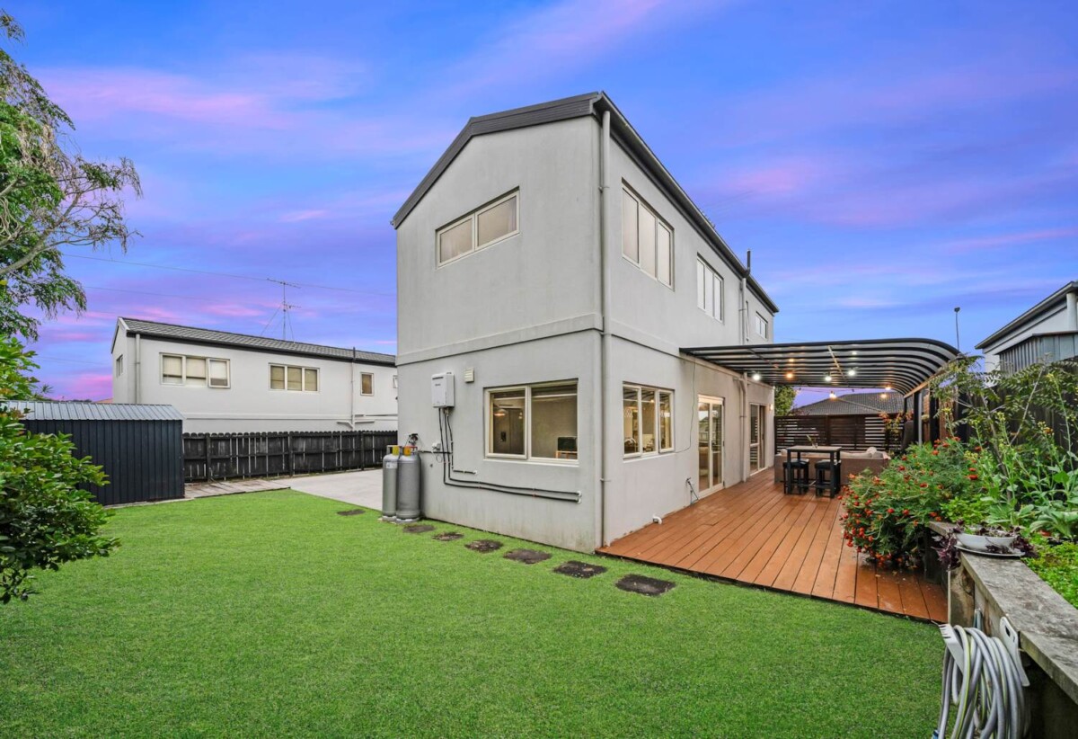 Chapel Downs School and Sancta Maria College zone, 3 beds house on 374m² section, walks to schools, 8 McKittrick Avenue, Flat Bush, Auckland