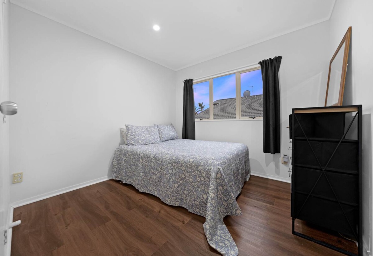 Chapel Downs School and Sancta Maria College zone, 3 beds house on 374m² section, walks to schools, 8 McKittrick Avenue, Flat Bush, Auckland
