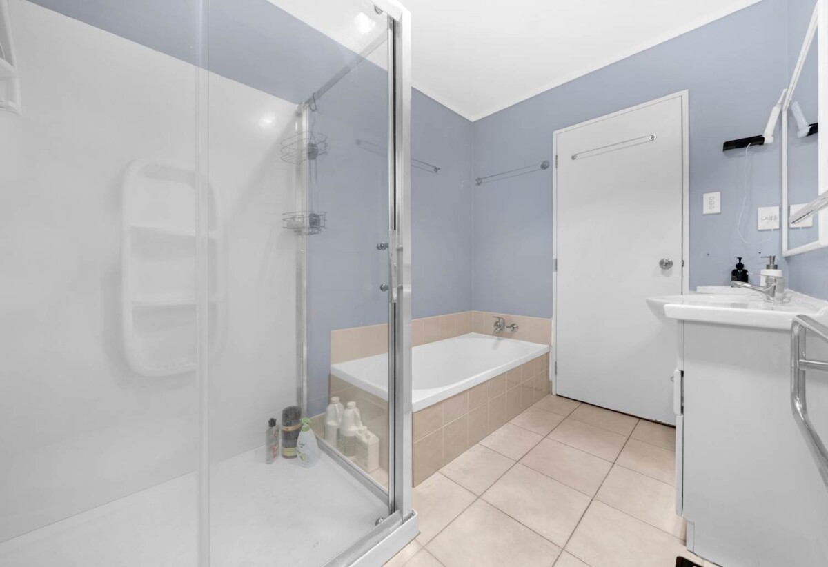 Chapel Downs School and Sancta Maria College zone, 3 beds house on 374m² section, walks to schools, 8 McKittrick Avenue, Flat Bush, Auckland