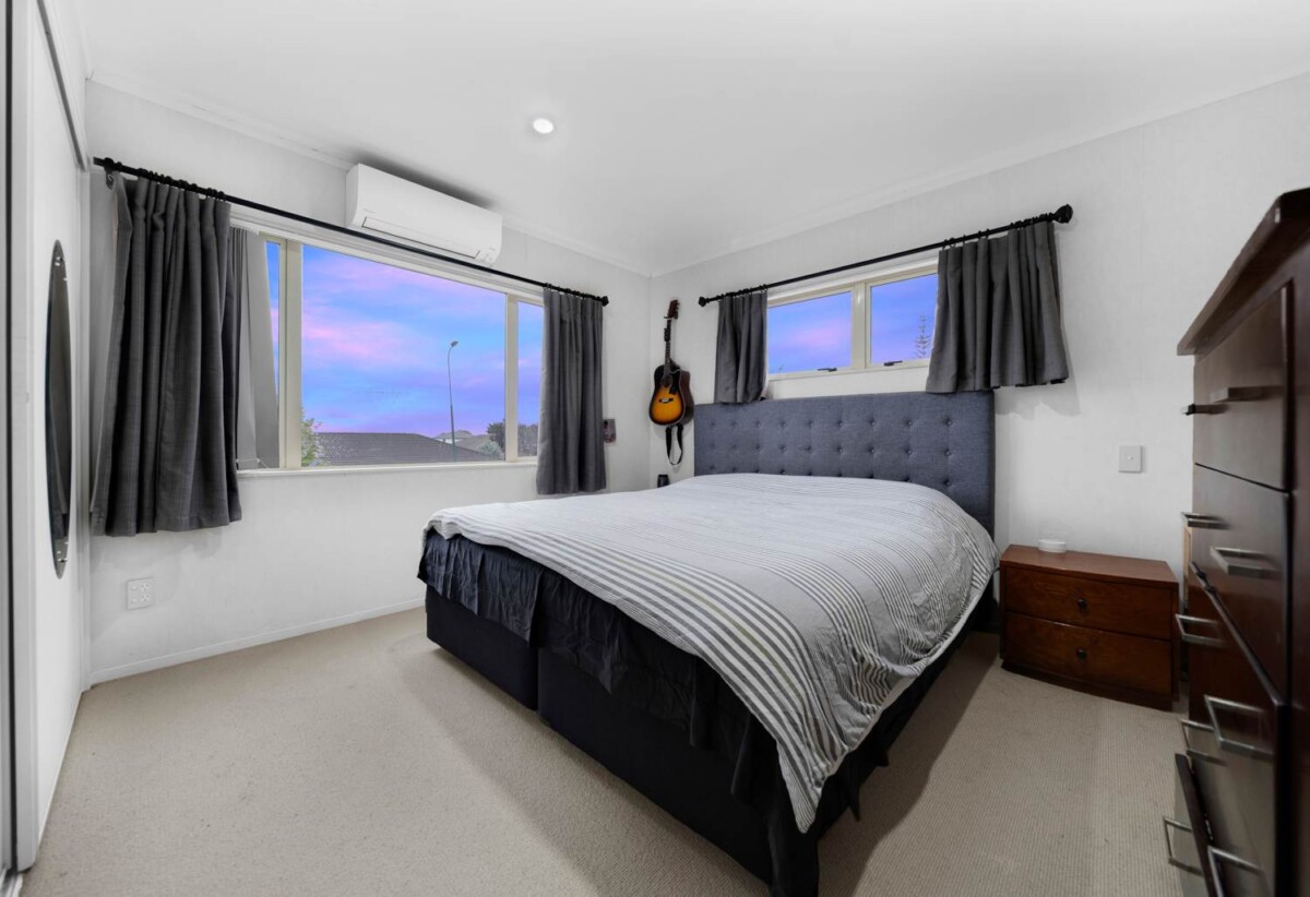 Chapel Downs School and Sancta Maria College zone, 3 beds house on 374m² section, walks to schools, 8 McKittrick Avenue, Flat Bush, Auckland