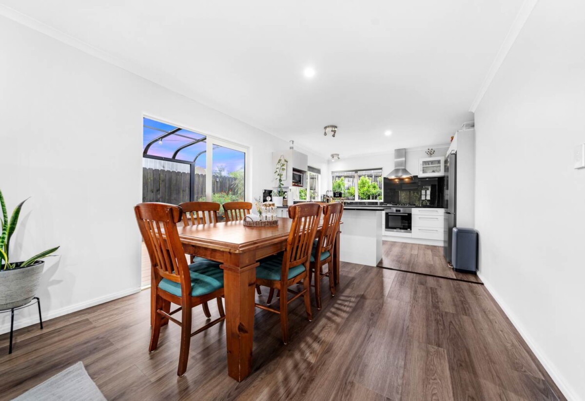 Chapel Downs School and Sancta Maria College zone, 3 beds house on 374m² section, walks to schools, 8 McKittrick Avenue, Flat Bush, Auckland