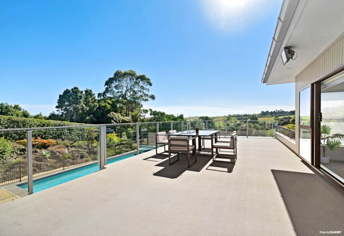 Vendor purchased elsewhere, committed selling, 436m²  Brick 5 beds + office, 4.5 bath house on 8001m² land, including 1 bed 1bath guest suite, Full-sized tennis court, pool, minutes to Albany Mall and Long Bay Village & beaches, 70 Okura River Road, Okura, Auckland