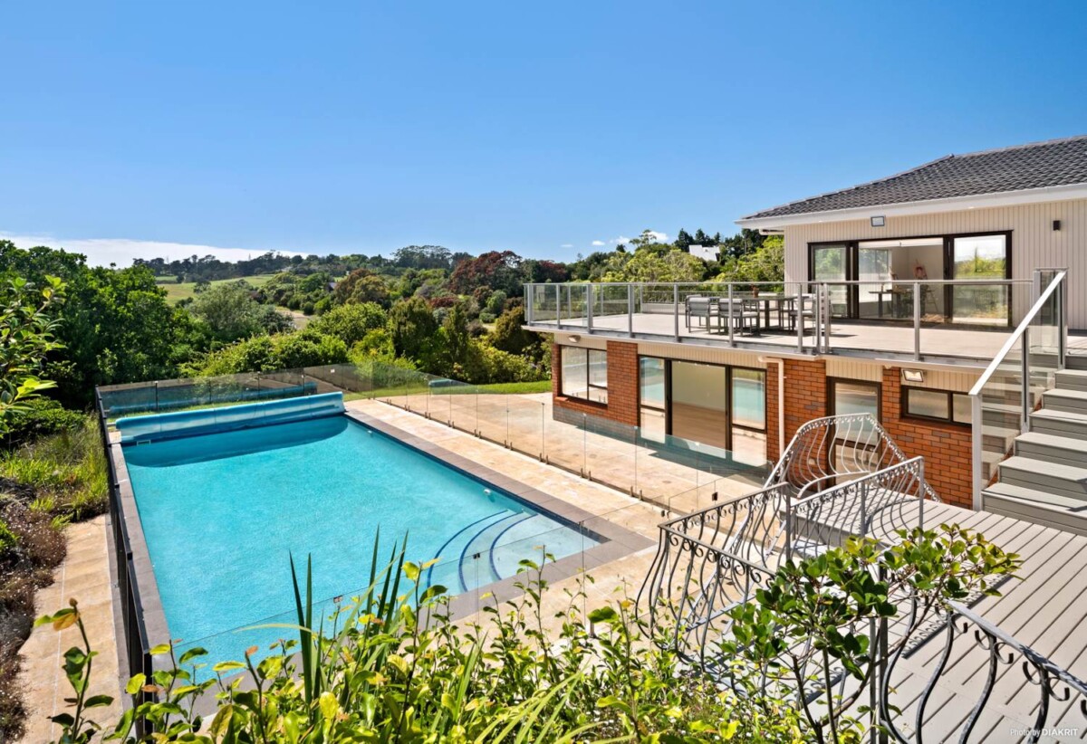 Vendor purchased elsewhere, committed selling, 436m²  Brick 5 beds + office, 4.5 bath house on 8001m² land, including 1 bed 1bath guest suite, Full-sized tennis court, pool, minutes to Albany Mall and Long Bay Village & beaches, 70 Okura River Road, Okura, Auckland