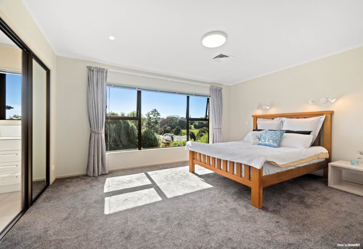 Vendor purchased elsewhere, committed selling, 436m²  Brick 5 beds + office, 4.5 bath house on 8001m² land, including 1 bed 1bath guest suite, Full-sized tennis court, pool, minutes to Albany Mall and Long Bay Village & beaches, 70 Okura River Road, Okura, Auckland