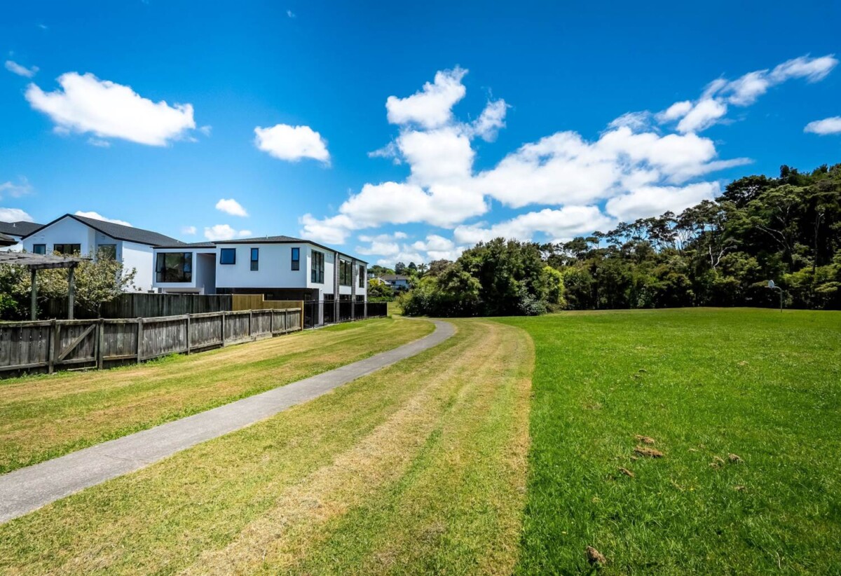 Albany school zone, brandnew 4 beds house, Next to Reserve, walks to schools and Massey University, 6B Widdison Place, Albany, Auckland