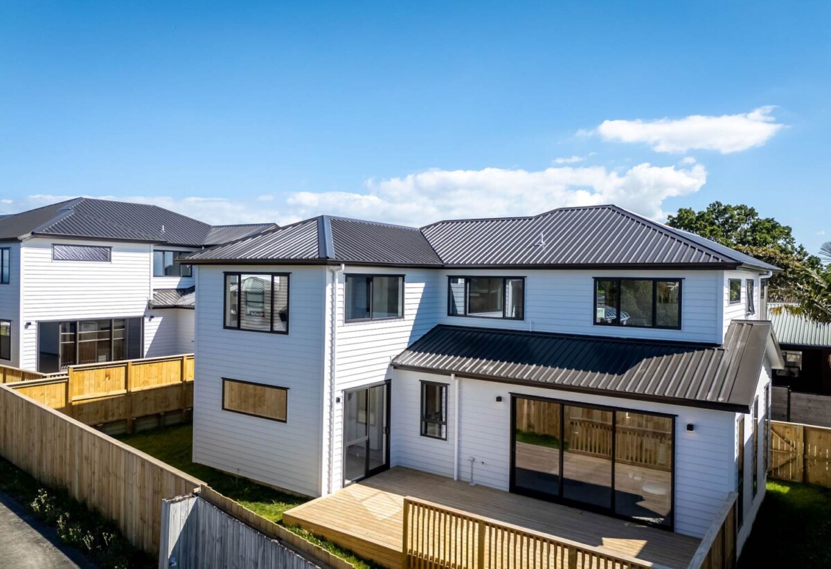 Sherwood School (Auckland) zone, brandnew 5 beds house, 2 kitchens, 2 master suites ( 1 Ensuite ground floor), walks to schools, Lot 2/880 East Coast Road, Browns Bay, Auckland