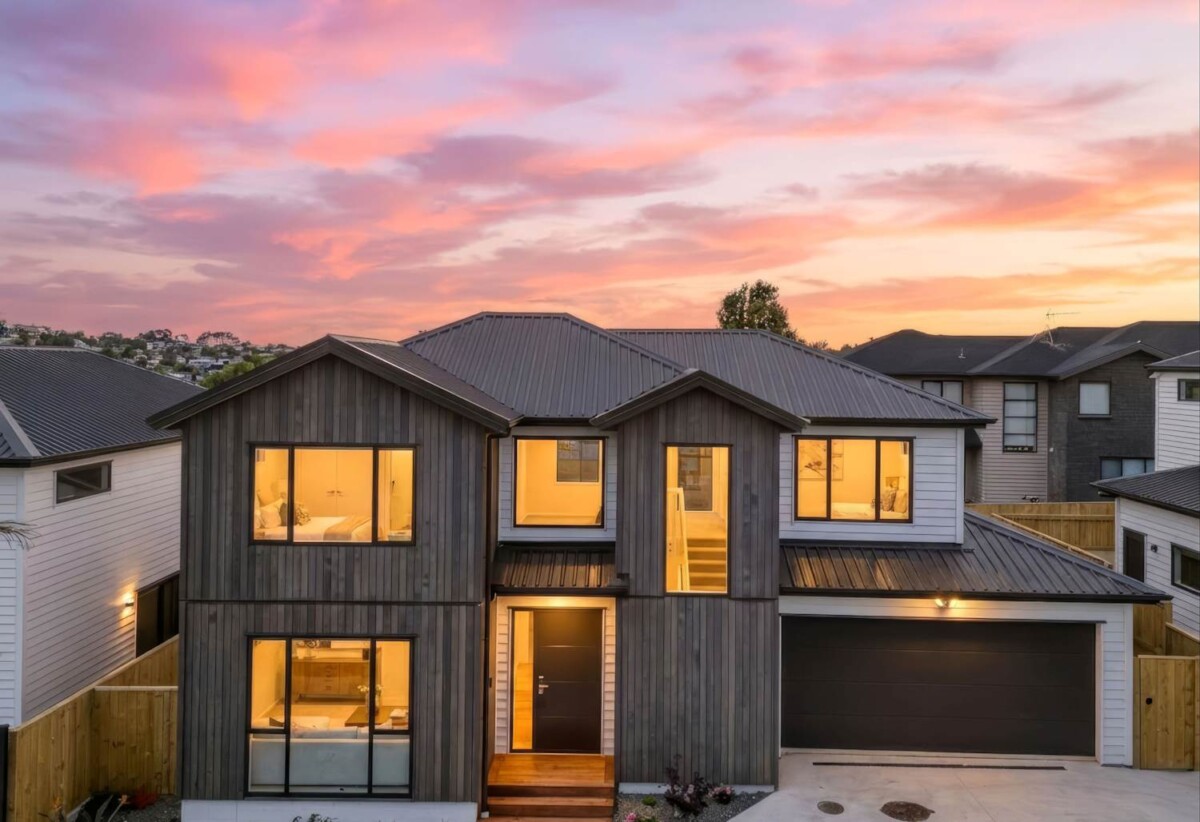 Sherwood School (Auckland) zone, brandnew 5 beds house, 2 kitchens, 2 master suites ( 1 Ensuite ground floor), walks to schools, Lot 2/880 East Coast Road, Browns Bay, Auckland