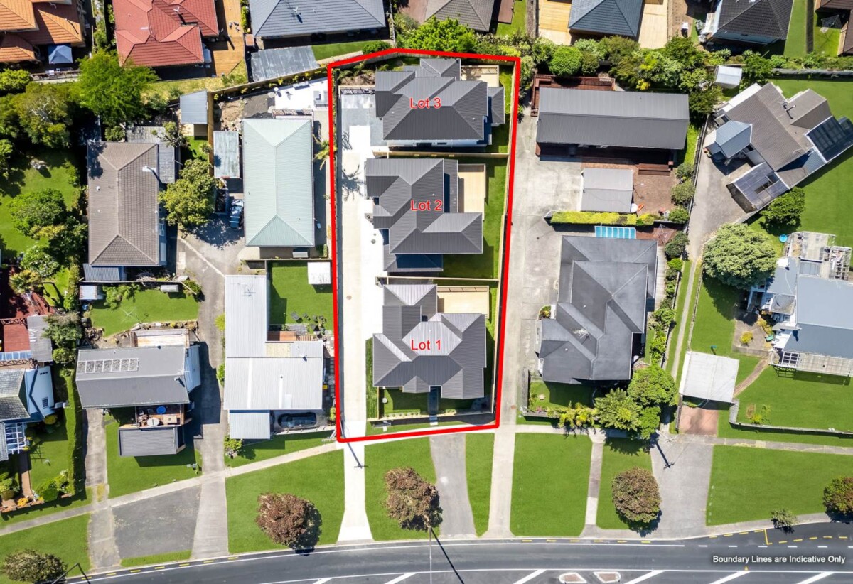 Sherwood School (Auckland) zone, brandnew 5 beds house, 2 kitchens, 2 master suites ( 1 Ensuite ground floor), walks to schools, Lot 2/880 East Coast Road, Browns Bay, Auckland