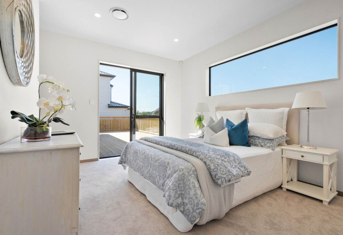 Sherwood School (Auckland) zone, brandnew 5 beds house, 2 kitchens, 2 master suites ( 1 Ensuite ground floor), walks to schools, Lot 2/880 East Coast Road, Browns Bay, Auckland