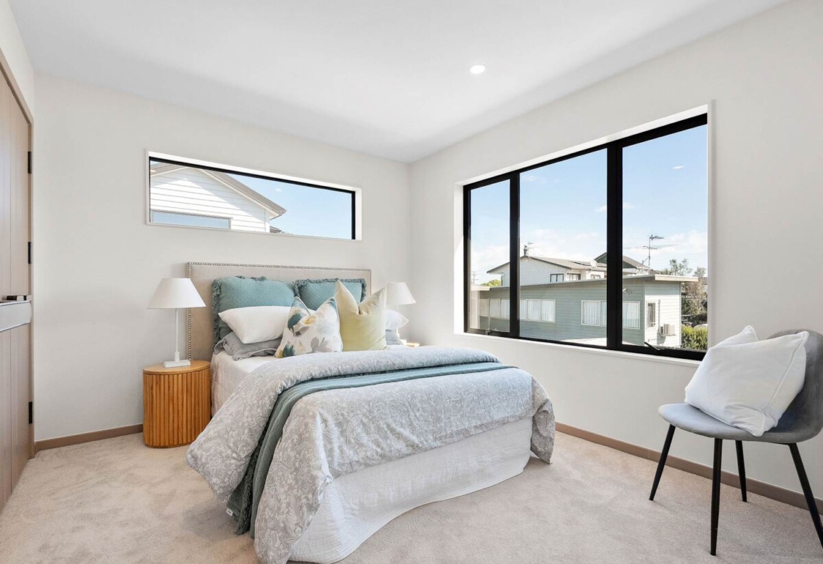 Sherwood School (Auckland) zone, brandnew 5 beds house, 2 kitchens, 2 master suites ( 1 Ensuite ground floor), walks to schools, Lot 2/880 East Coast Road, Browns Bay, Auckland