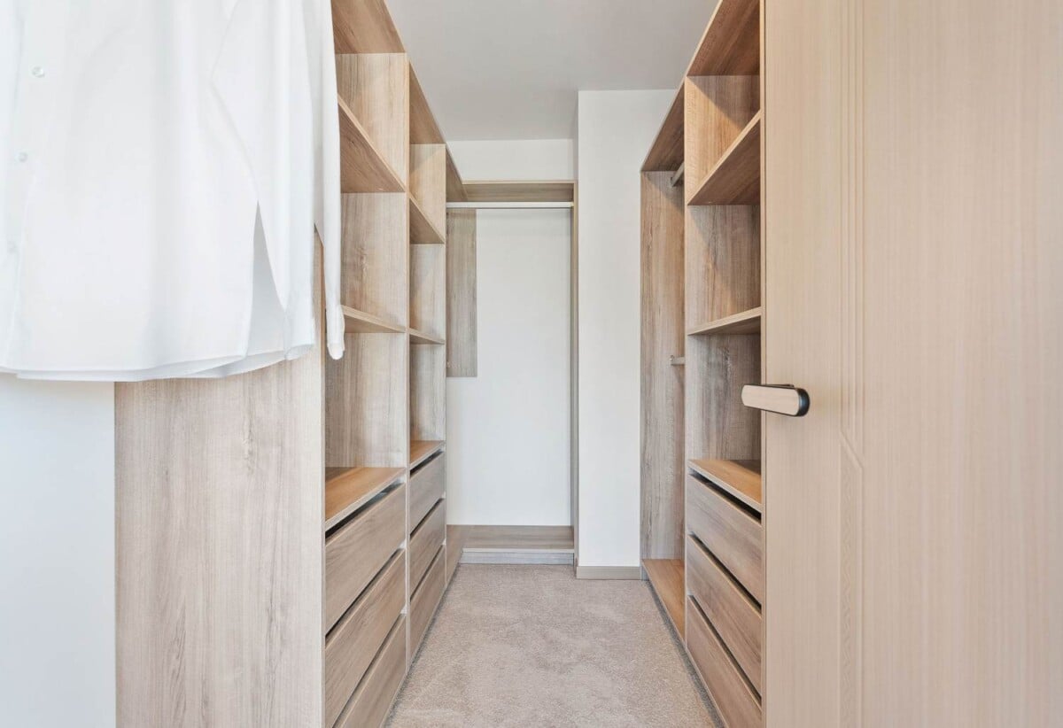 Sherwood School (Auckland) zone, brandnew 5 beds house, 2 kitchens, 2 master suites ( 1 Ensuite ground floor), walks to schools, Lot 2/880 East Coast Road, Browns Bay, Auckland
