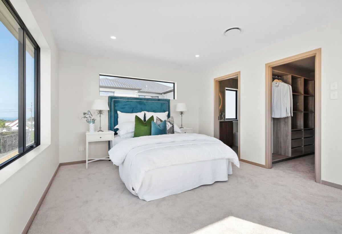 Sherwood School (Auckland) zone, brandnew 5 beds house, 2 kitchens, 2 master suites ( 1 Ensuite ground floor), walks to schools, Lot 2/880 East Coast Road, Browns Bay, Auckland