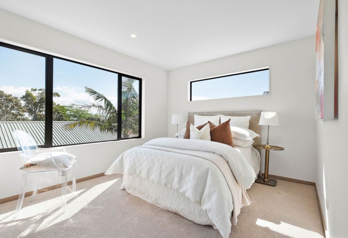Sherwood School (Auckland) zone, brandnew 5 beds house, 2 kitchens, 2 master suites ( 1 Ensuite ground floor), walks to schools, Lot 2/880 East Coast Road, Browns Bay, Auckland
