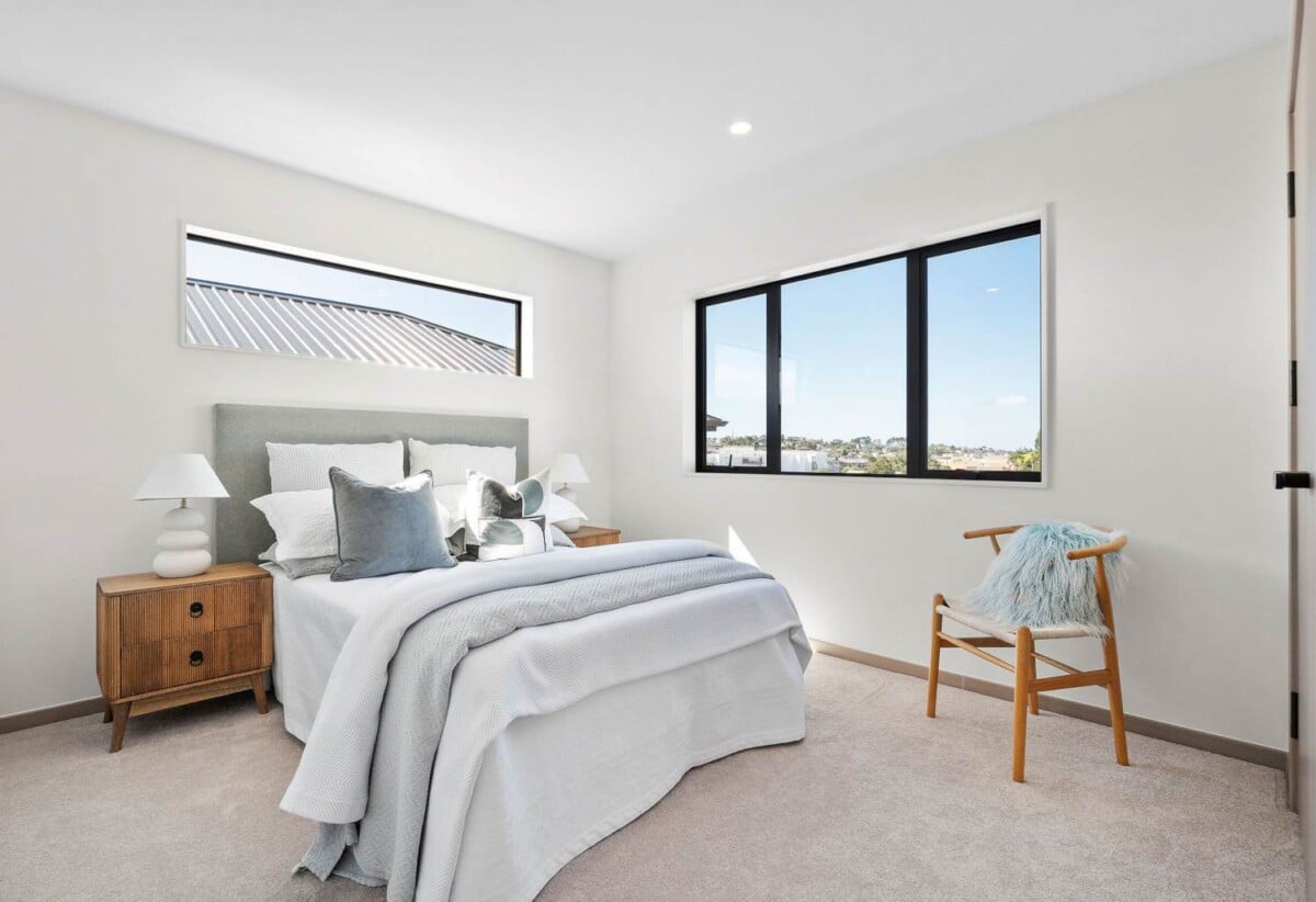 Sherwood School (Auckland) zone, brandnew 5 beds house, 2 kitchens, 2 master suites ( 1 Ensuite ground floor), walks to schools, Lot 2/880 East Coast Road, Browns Bay, Auckland