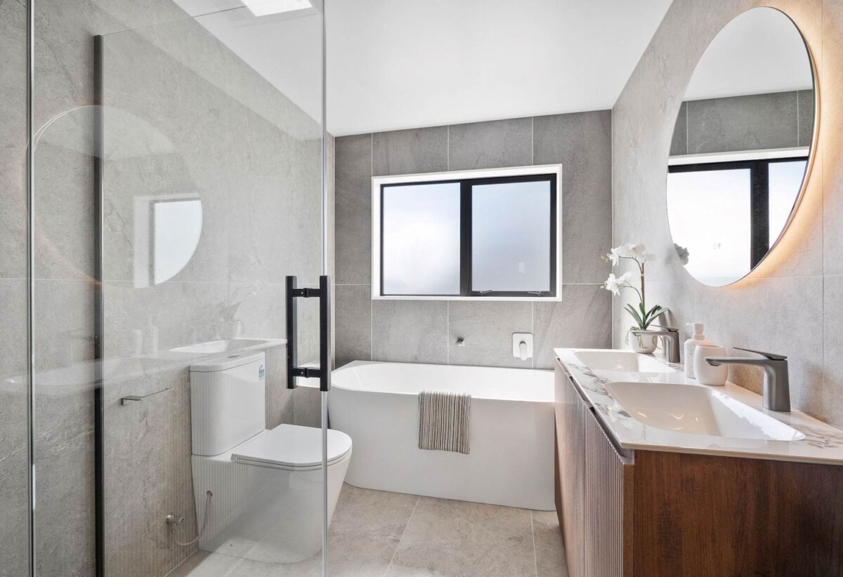 Sherwood School (Auckland) zone, brandnew 5 beds house, 2 kitchens, 2 master suites ( 1 Ensuite ground floor), walks to schools, Lot 2/880 East Coast Road, Browns Bay, Auckland