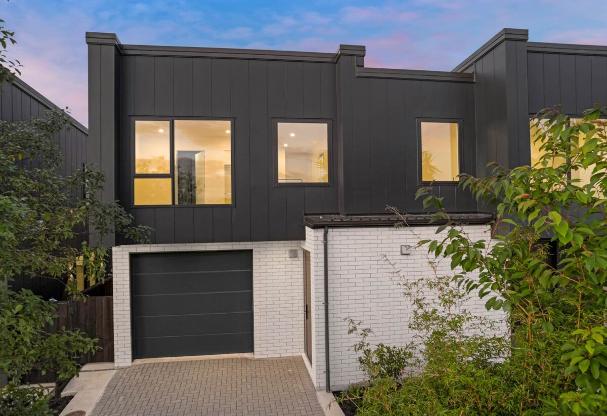 Affordable brandnew 4 beds home, walks to schools, 24C Finnerty Avenue, Howick, Auckland