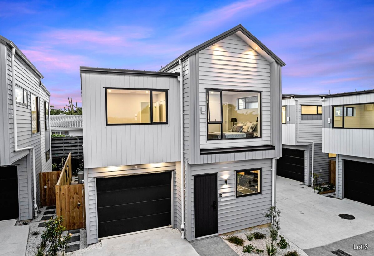 Botany Downs School and Sancta Maria College zone, brandnew standalone 4 beds home, minutes to shopping centres, schools, 19 Quibray Place, Botany Downs, Auckland
