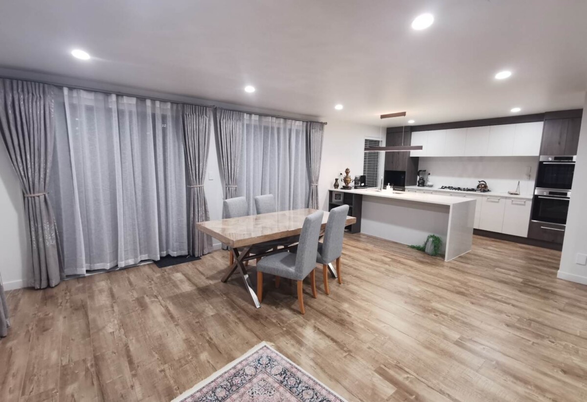 4 beds house on 400m2 section, walks to schools and parks, close to Glenfield Mall, 35B Park Road, Glenfield, Auckland