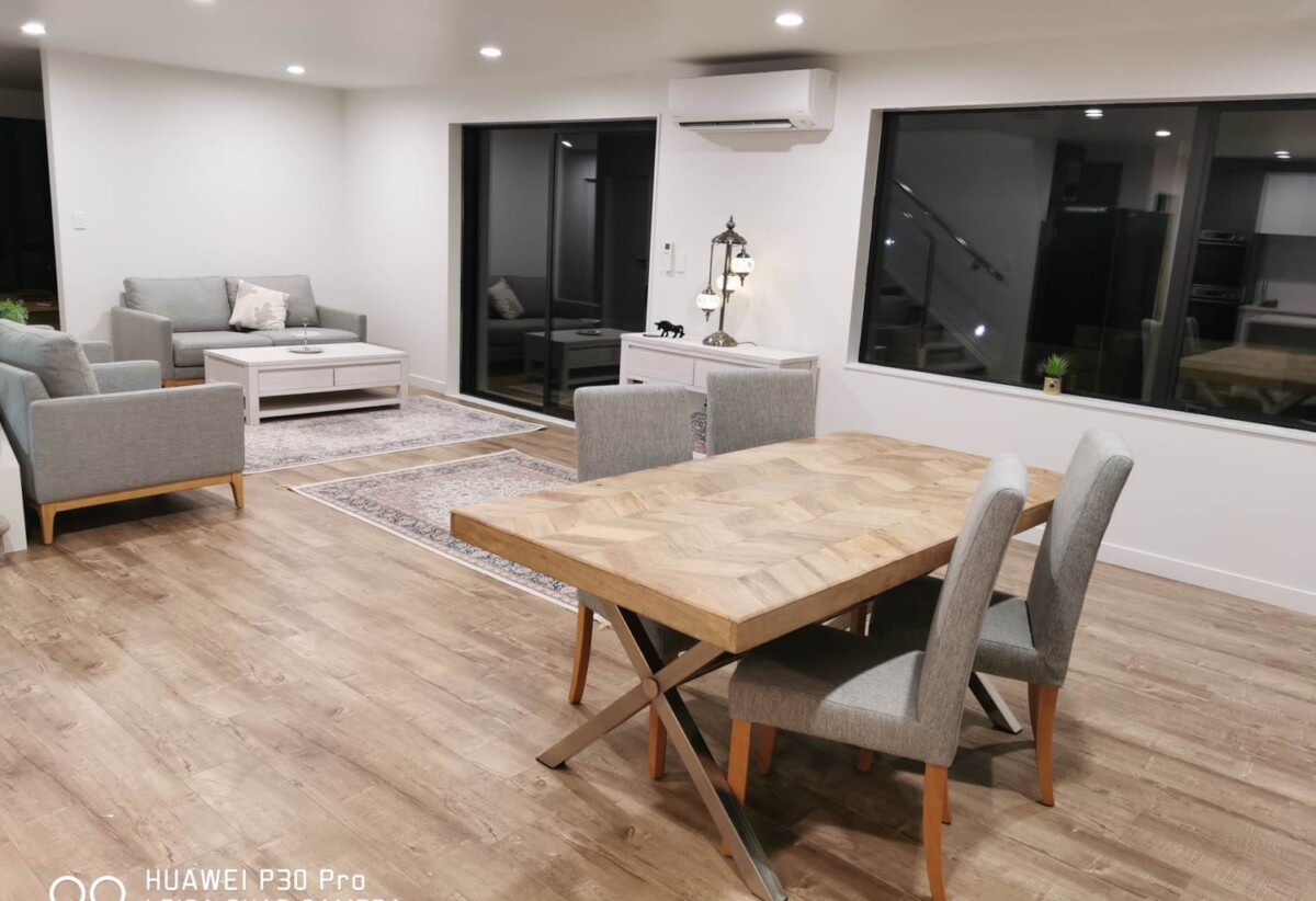 4 beds house on 400m2 section, walks to schools and parks, close to Glenfield Mall, 35B Park Road, Glenfield, Auckland