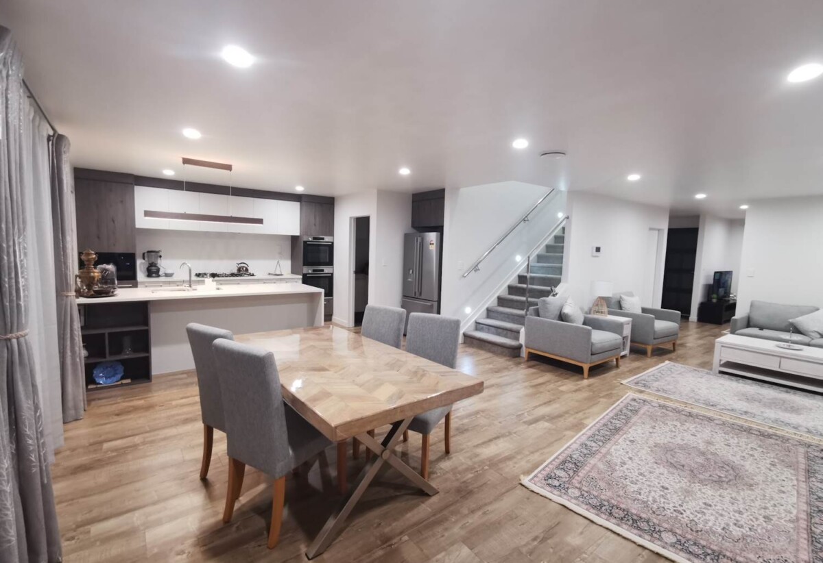 4 beds house on 400m2 section, walks to schools and parks, close to Glenfield Mall, 35B Park Road, Glenfield, Auckland