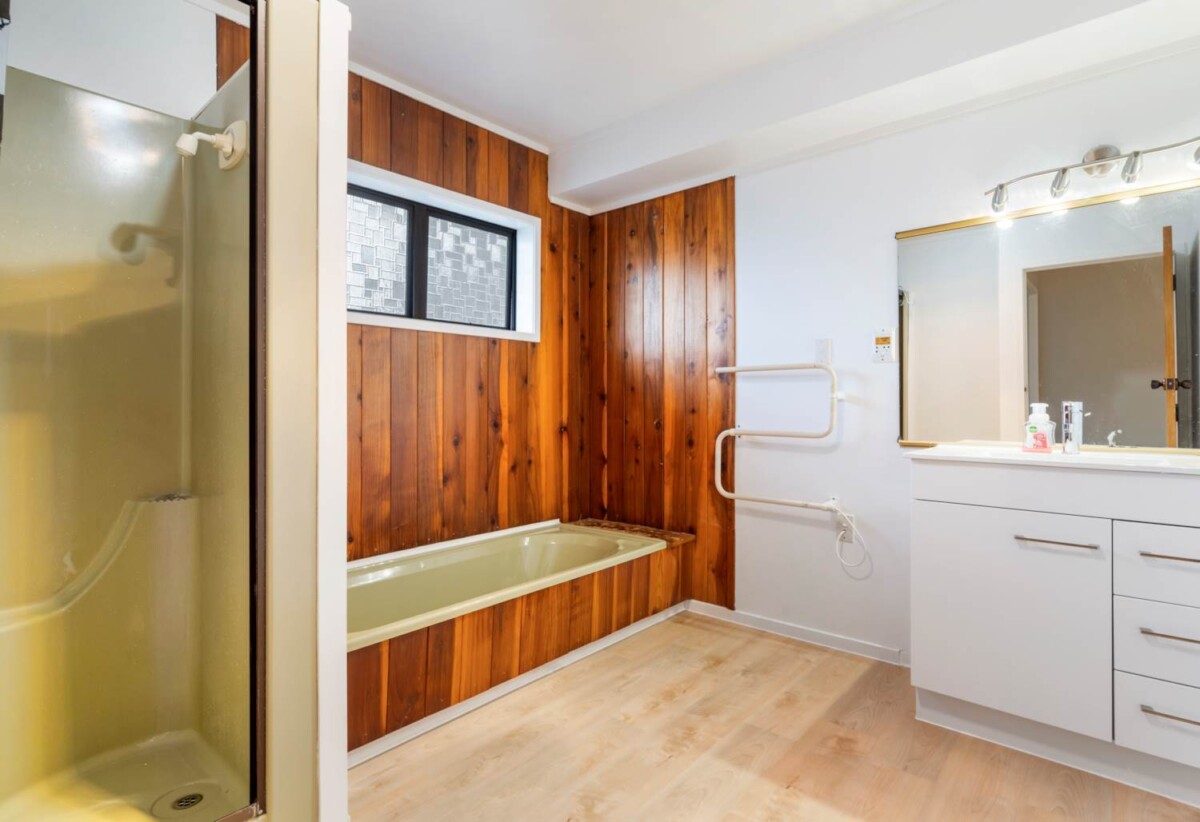 200m² brick 3 beds house on 667m2 section, next to Wattle Downs Golf Course, Currently occupied by long-term tenants, 17 Pinehurst Place, Wattle Downs, Auckland