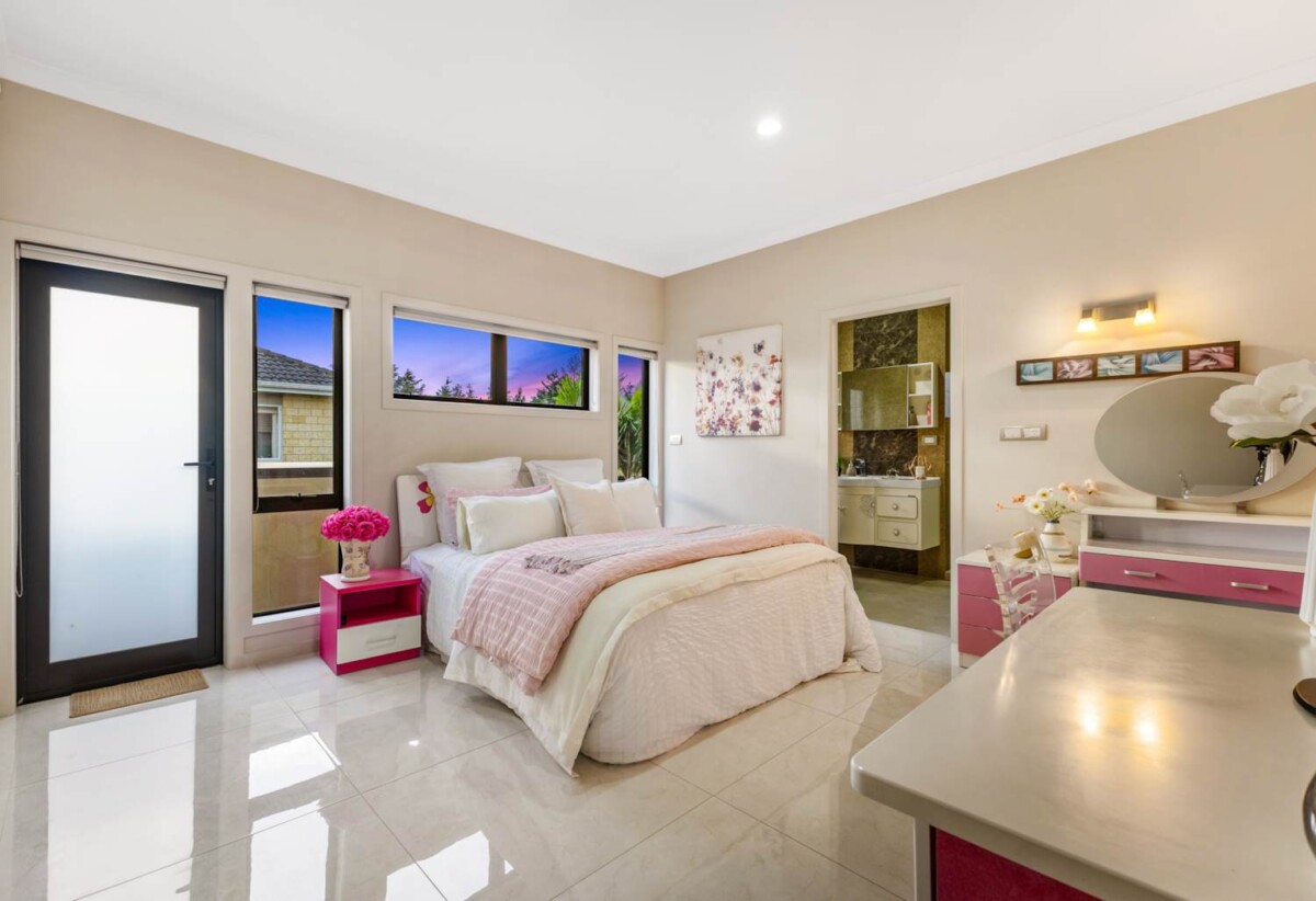 462m2 luxury 6 beds house on 885m² section, with 2 beds granny, close to schools, shopping centres, 46 Coachman Drive, Flat Bush, Auckland