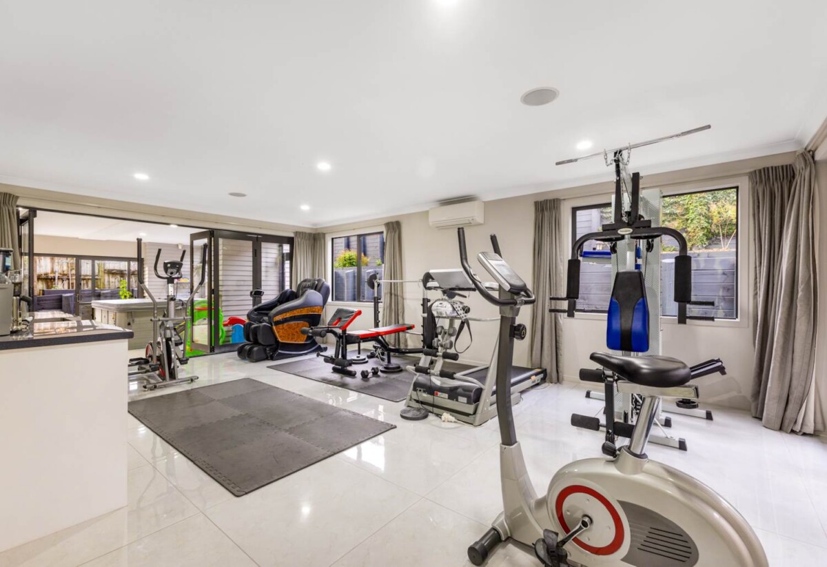 462m2 luxury 6 beds house on 885m² section, with 2 beds granny, close to schools, shopping centres, 46 Coachman Drive, Flat Bush, Auckland