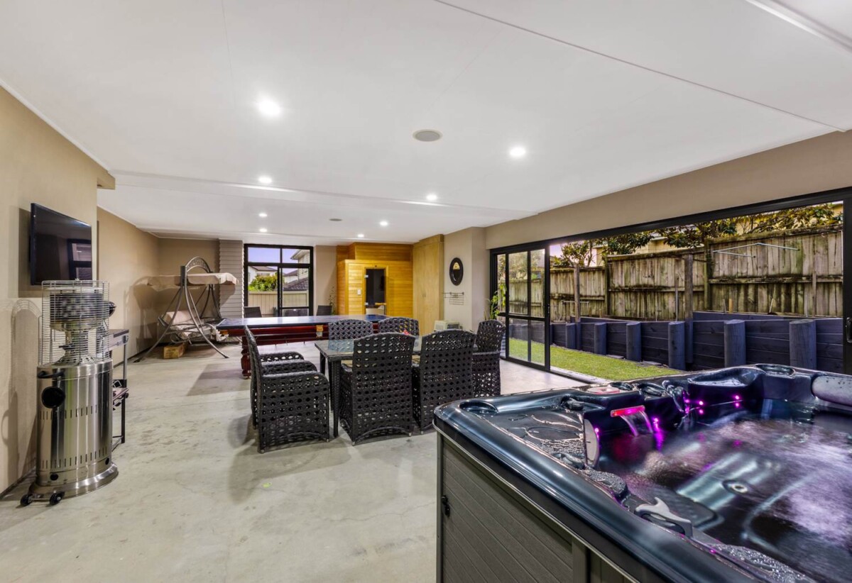 462m2 luxury 6 beds house on 885m² section, with 2 beds granny, close to schools, shopping centres, 46 Coachman Drive, Flat Bush, Auckland