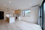 Move-in ready, 4 beds 2.5 baths home, 1 bed ground floor, walks to schools, minutes from shopping centres, 96B Botany Road, Botany Downs, Auckland