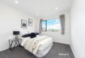 Move-in ready, 4 beds 2.5 baths home, 1 bed ground floor, walks to schools, minutes from shopping centres, 96B Botany Road, Botany Downs, Auckland
