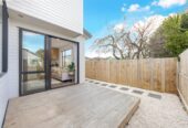Move-in ready, 4 beds 2.5 baths home, 1 bed ground floor, walks to schools, minutes from shopping centres, 96B Botany Road, Botany Downs, Auckland