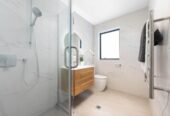 Move-in ready, 4 beds 2.5 baths home, 1 bed ground floor, walks to schools, minutes from shopping centres, 96B Botany Road, Botany Downs, Auckland