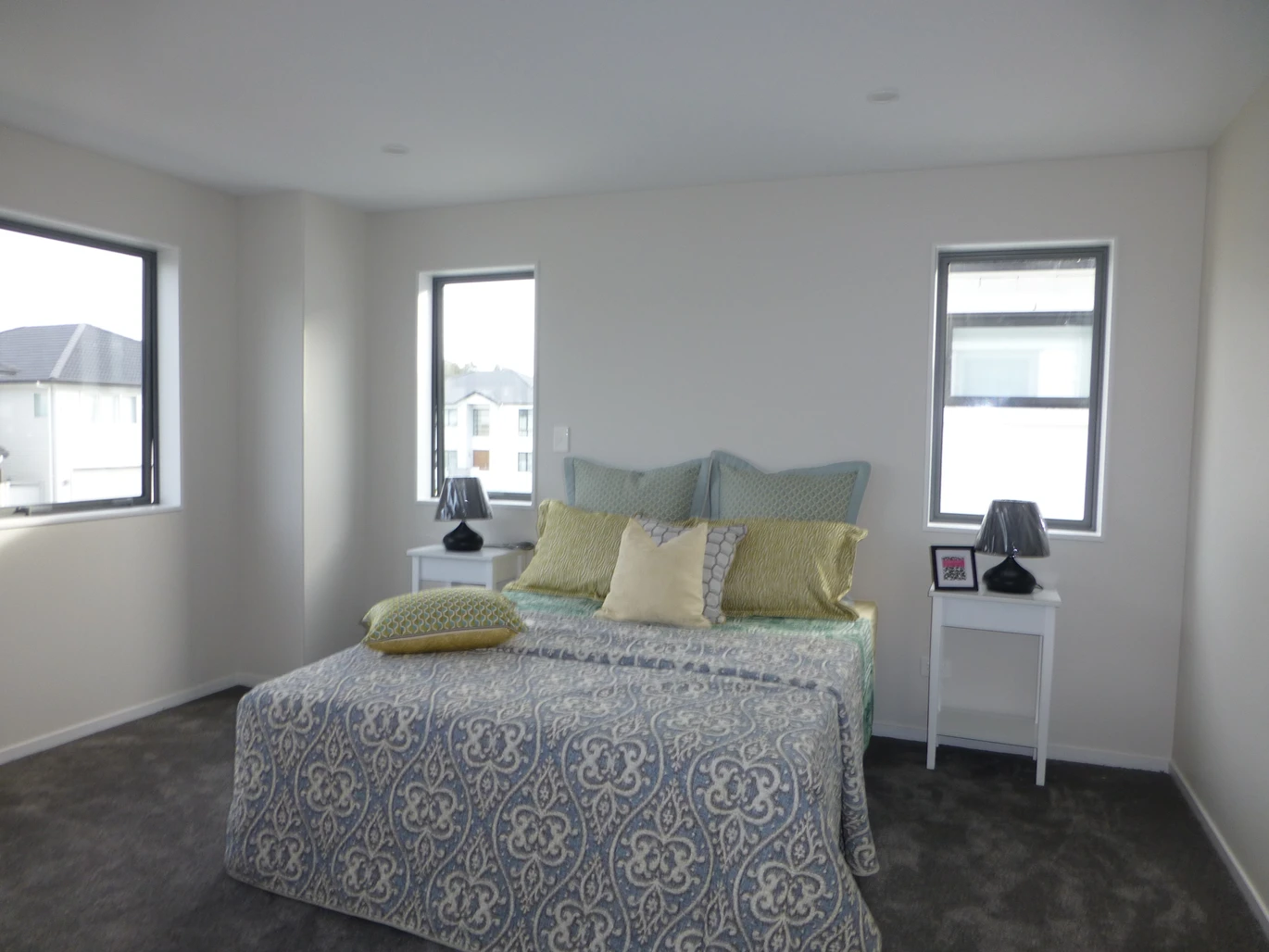 6 bed 5 baths (4 ensuites) house on 402m2 section, with 2 beds granny, 18 Horsefield Drive, Flat Bush, Auckland