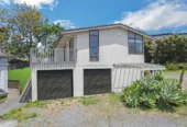 5 (3 + 2) beds houses on 833m2 land, 9 & 9A Sherie Place, Howick, Auckland