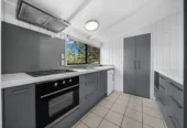 5 (3 + 2) beds houses on 833m2 land, 9 & 9A Sherie Place, Howick, Auckland