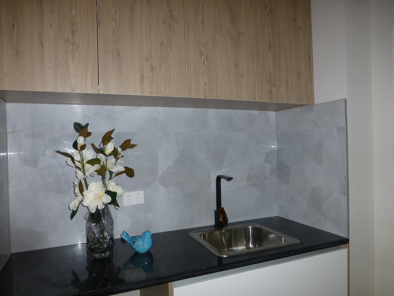6 bed 5 baths (4 ensuites) house on 402m2 section, with 2 beds granny, 18 Horsefield Drive, Flat Bush, Auckland