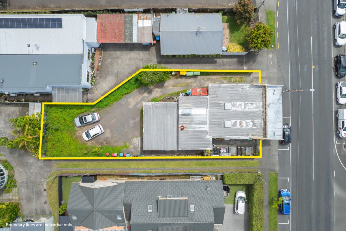 Mixed Housing Urban zone, 544m2 section, Building 181 m2, Currently tenanted by a cafe and studio, the total rental income is approximately $67,000 per year, including GST, 117 Trafalgar Street, Onehunga, Auckland