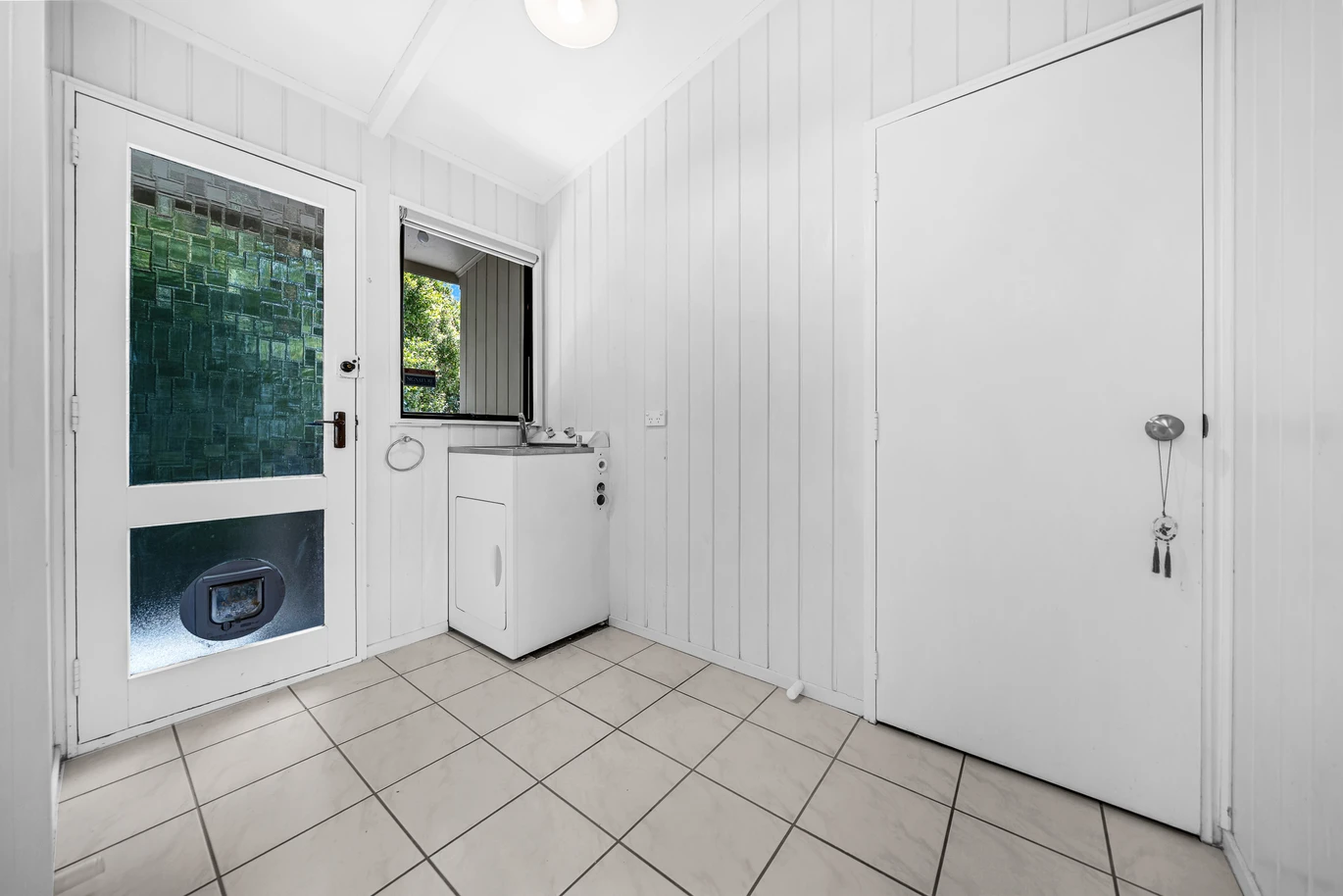 5 (3 + 2) beds houses on 833m2 land, 9 & 9A Sherie Place, Howick, Auckland