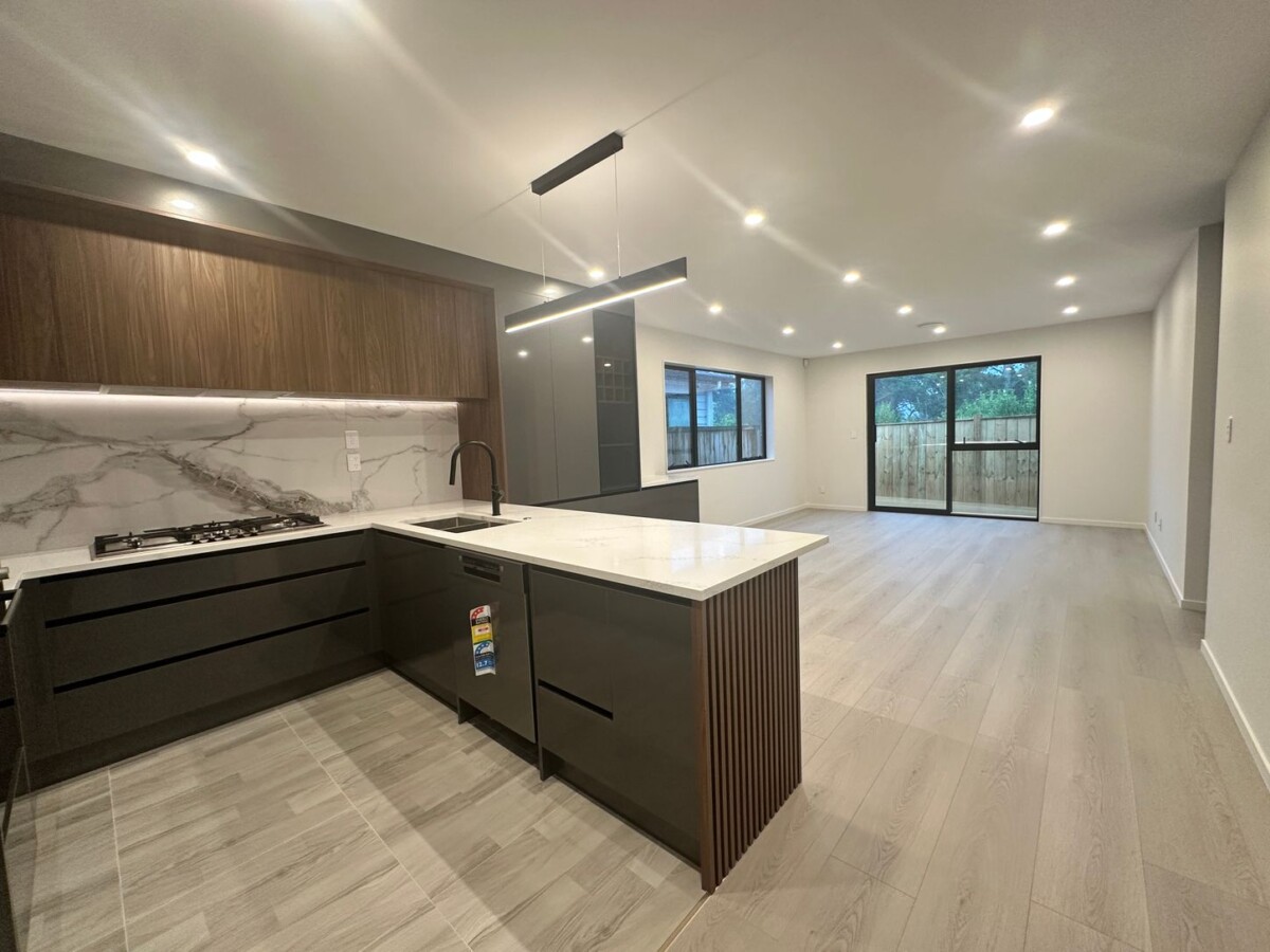 6 beds 4.5 baths house, with 2 beds granny, 23 Drumnaconagher Road, Flat Bush, Auckland