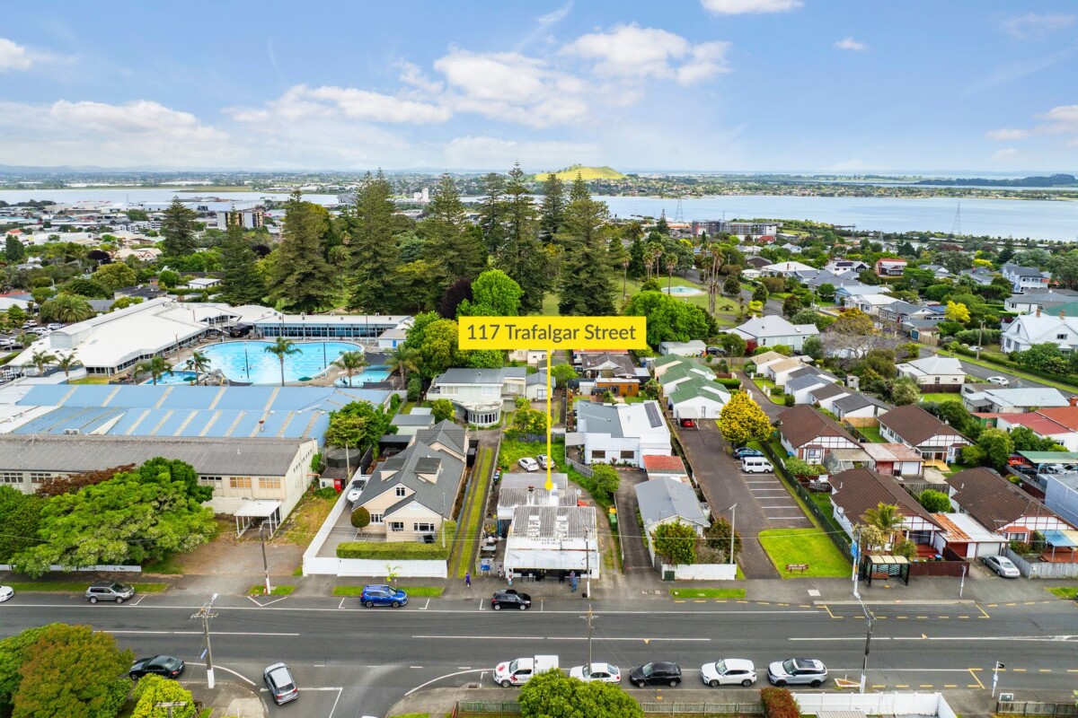 Mixed Housing Urban zone, 544m2 section, Building 181 m2, Currently tenanted by a cafe and studio, the total rental income is approximately $67,000 per year, including GST, 117 Trafalgar Street, Onehunga, Auckland