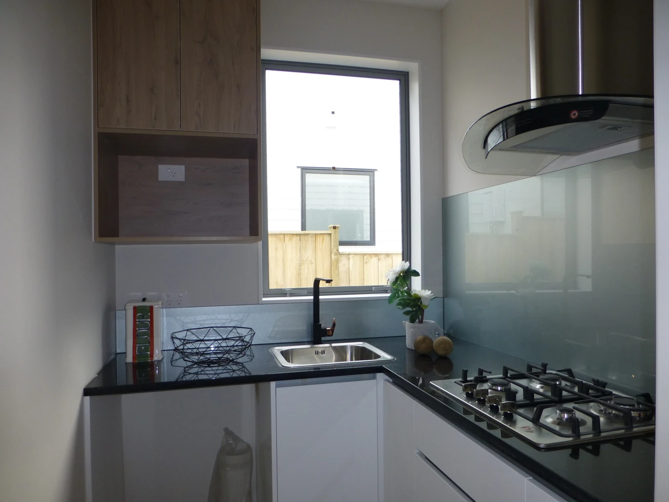 6 bed 5 baths (4 ensuites) house on 402m2 section, with 2 beds granny, 18 Horsefield Drive, Flat Bush, Auckland