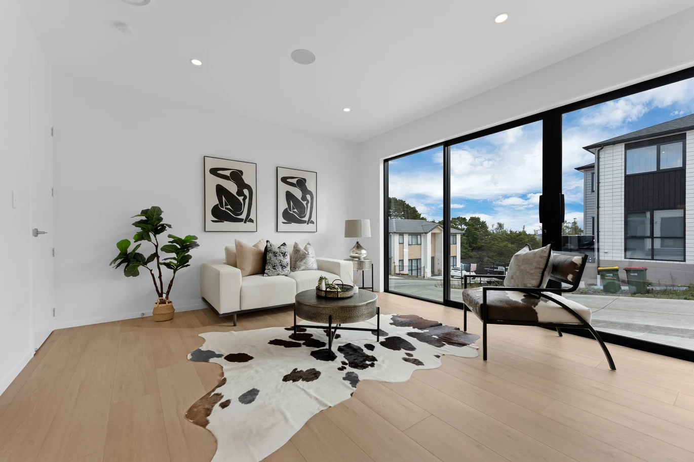 Ormiston school zone, Dual kitchens, ample parking, 8 beds 6.5 baths house on 436m2 section, including a downstairs ensuite and a 2-beds granny with wet bar, 2A Matatahi Road, Flat Bush, Auckland