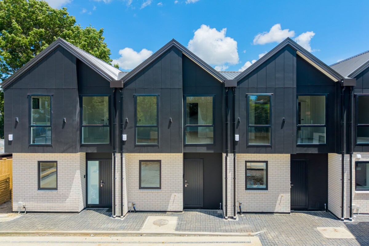 Brandnew 3 beds 2 bath home, next to Ti Rakau Park and the School Reserve, close to schools, shopping centres, 7 Cindy Place, Pakuranga, Auckland