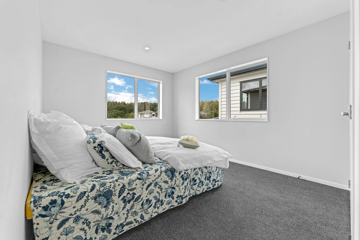 Ormiston school zone, brandnew 6 beds 5.5 baths house on 396m2 section, with 2 kitchens, 2 beds granny, 32 Castlebane Drive, Flat Bush, Auckland