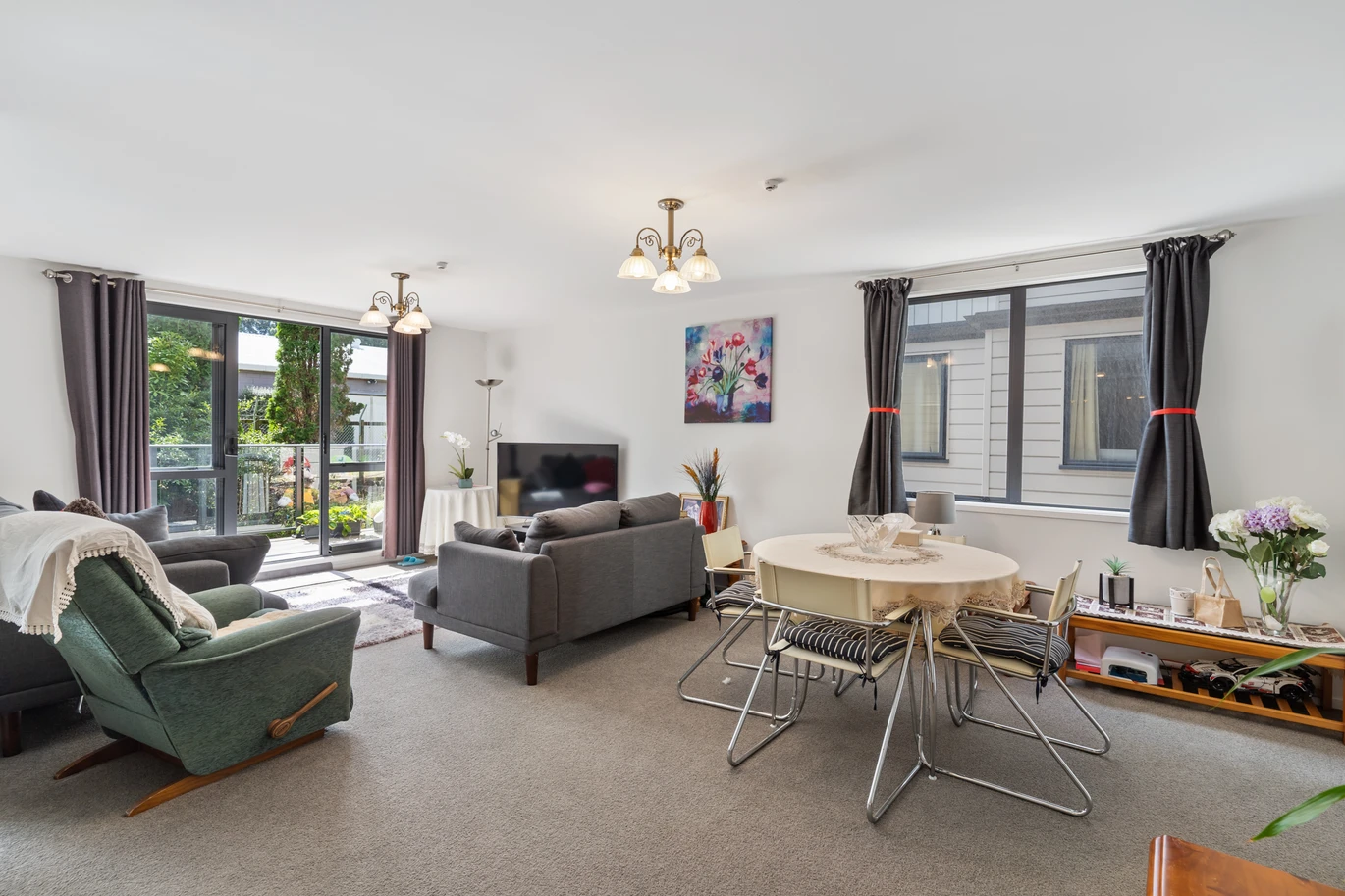 Spacious 2-Bed Apartment in Prime Location, 19/68 Mountain Road, Mount Wellington, Auckland