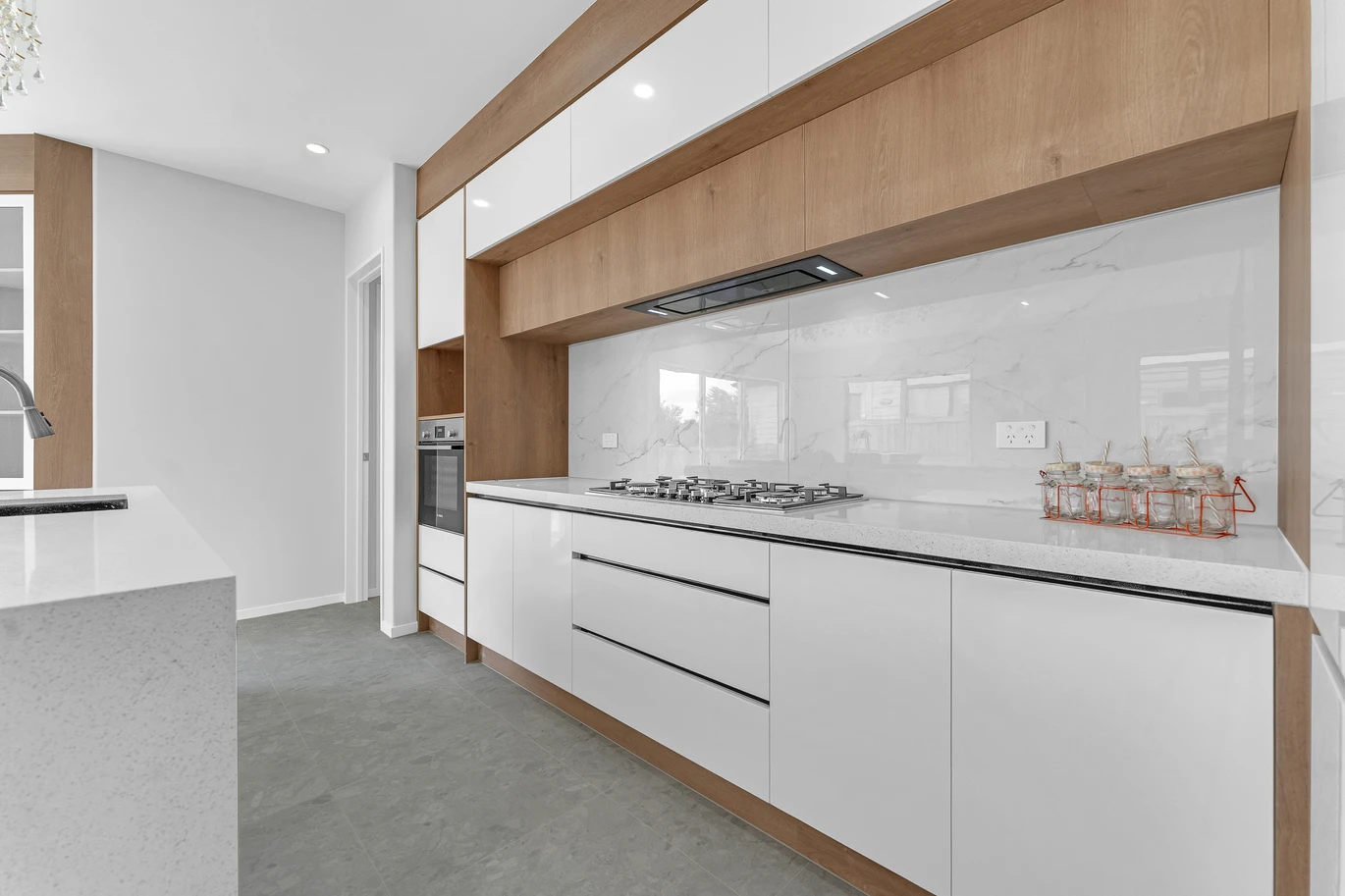 Ormiston school zone, brandnew 6 beds 5.5 baths house on 396m2 section, with 2 kitchens, 2 beds granny, 32 Castlebane Drive, Flat Bush, Auckland