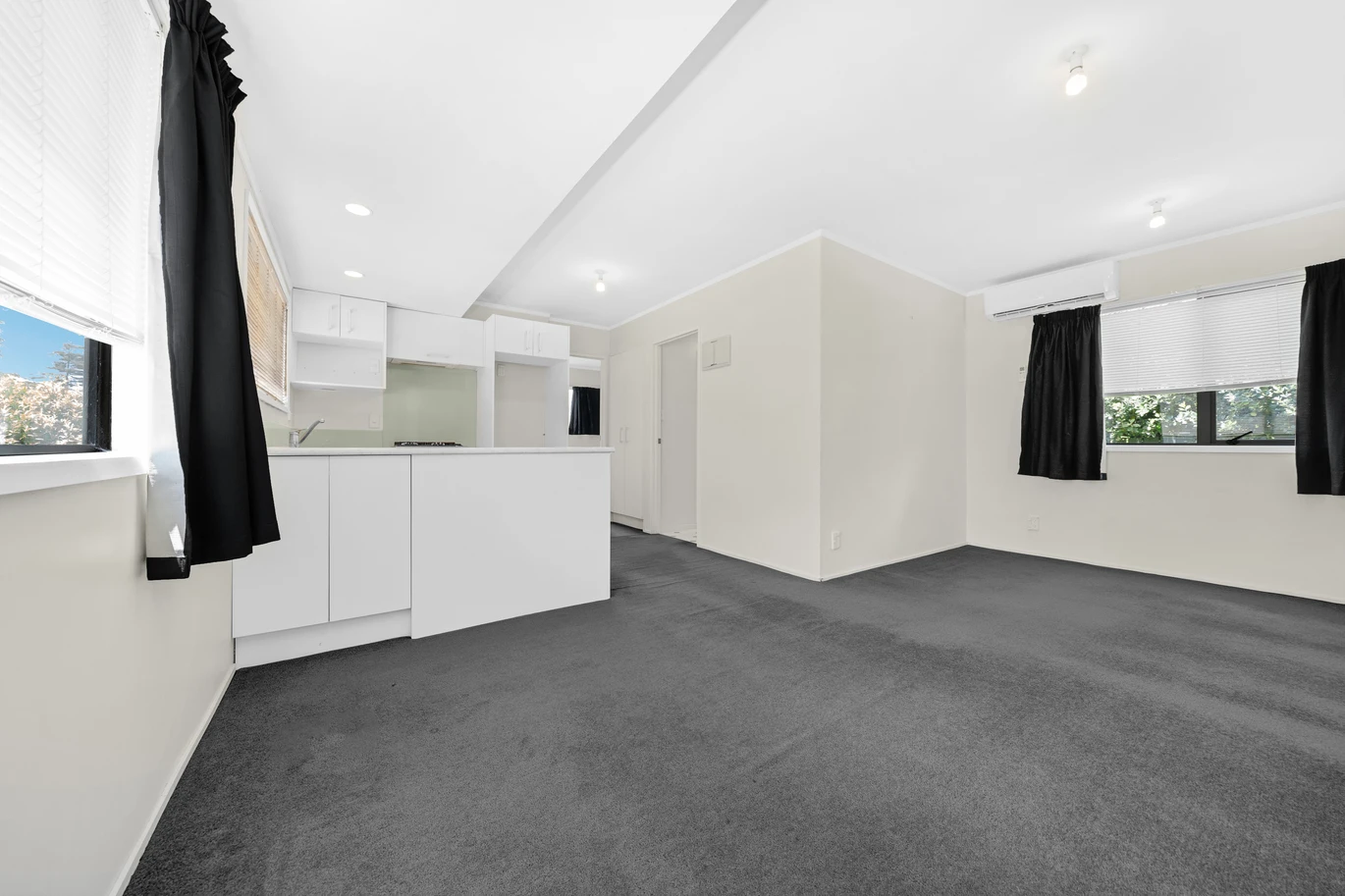 5 (3 + 2) beds houses on 833m2 land, 9 & 9A Sherie Place, Howick, Auckland