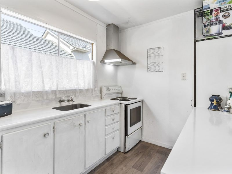 Mixed Housing Urban zone, 544m2 section, Building 181 m2, Currently tenanted by a cafe and studio, the total rental income is approximately $67,000 per year, including GST, 117 Trafalgar Street, Onehunga, Auckland