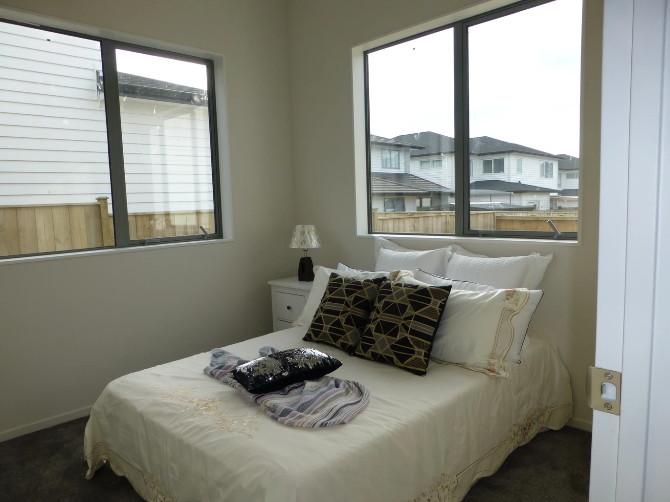 6 bed 5 baths (4 ensuites) house on 402m2 section, with 2 beds granny, 18 Horsefield Drive, Flat Bush, Auckland