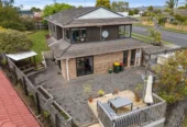 MORTGAGEE SALE, Botany Downs School zone, Corner Brick & Tile 4 beds house on 770m2 section, 1 Lexington Drive, Botany Downs, Auckland